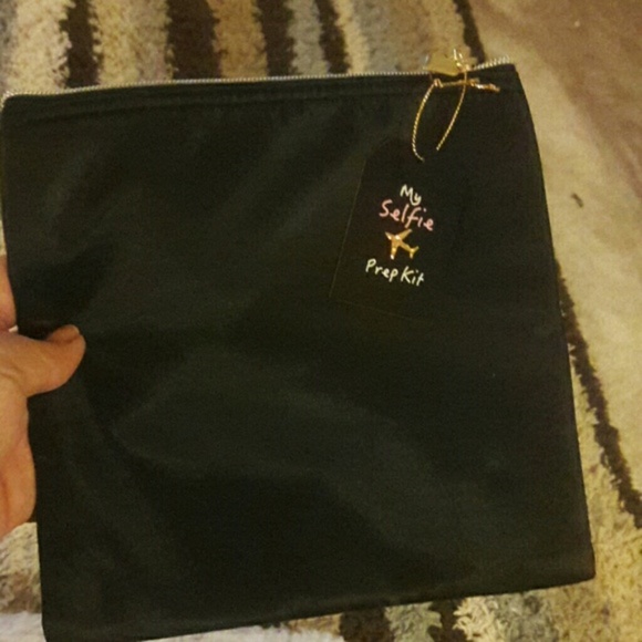 ❤ NEW My #selfie prep kit cosmetig bag - Picture 3 of 3